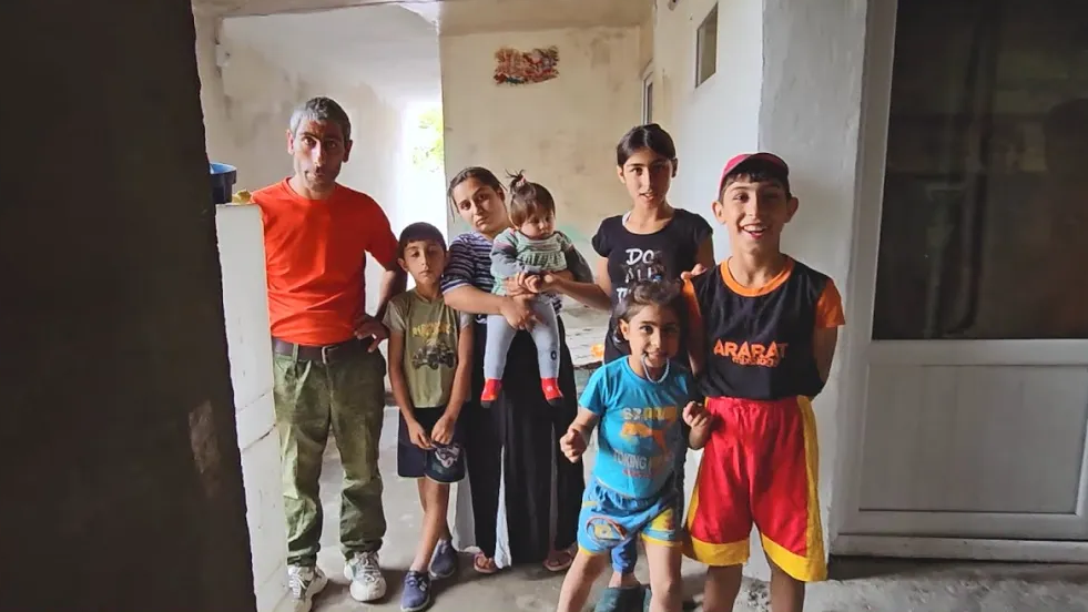 Հովհաննիսյանների ընտանիք,
ք. Արտաշատ